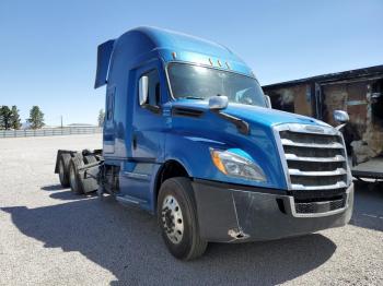  Salvage Freightliner Cascadia 1