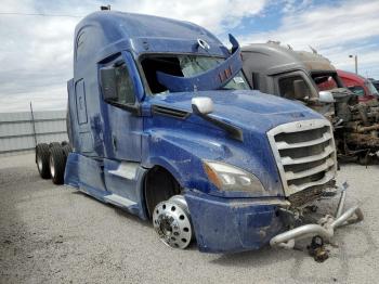  Salvage Freightliner Cascadia 1