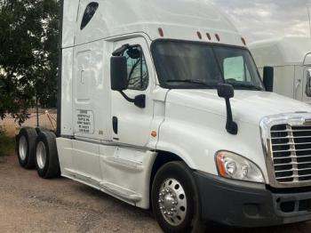  Salvage Freightliner Cascadia 1