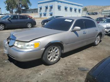  Salvage Lincoln Towncar