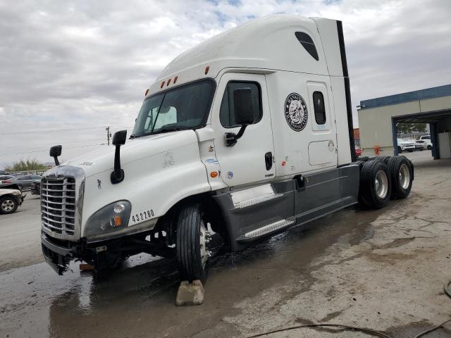  Salvage Freightliner Cascadia 1