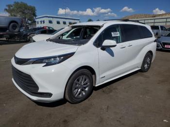  Salvage Toyota Sienna