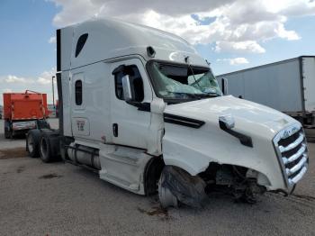  Salvage Freightliner Cascadia 1