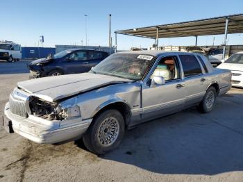  Salvage Lincoln Towncar