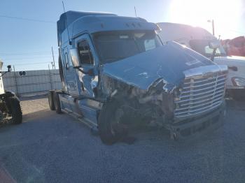  Salvage Freightliner Cascadia 1