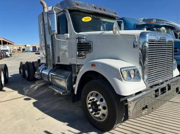  Salvage Freightliner 122sd