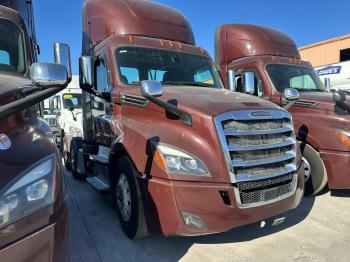  Salvage Freightliner Cascadia 1