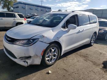  Salvage Chrysler Pacifica