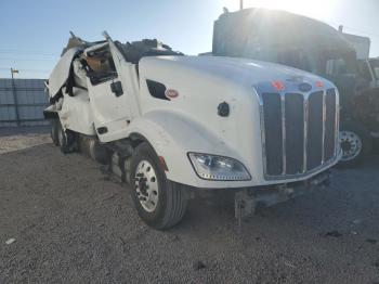  Salvage Peterbilt 579