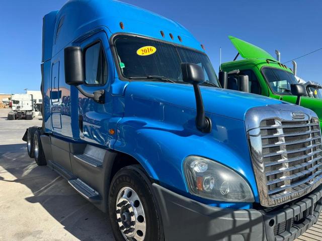  Salvage Freightliner Cascadia 1