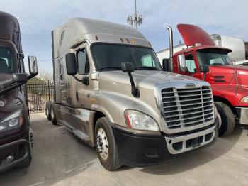  Salvage Freightliner Cascadia 1