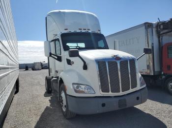  Salvage Peterbilt 579