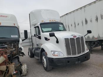  Salvage Peterbilt 579