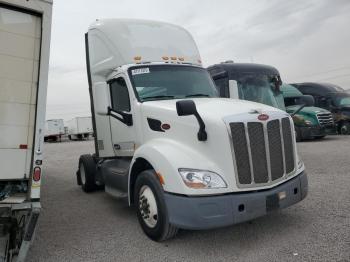  Salvage Peterbilt 579