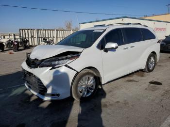  Salvage Toyota Sienna