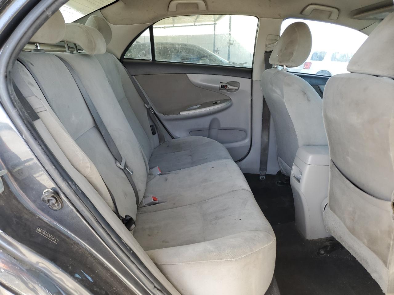 Toyota Corolla Base Image 8