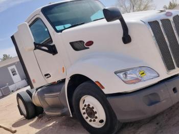  Salvage Peterbilt 579