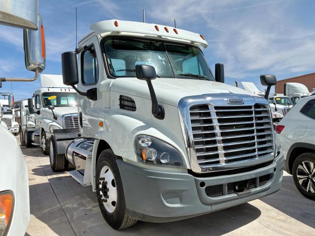  Salvage Freightliner Cascadia 1