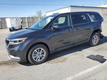  Salvage Kia Carnival
