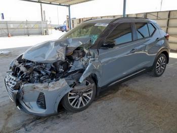  Salvage Nissan Kicks