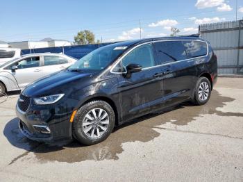  Salvage Chrysler Pacifica