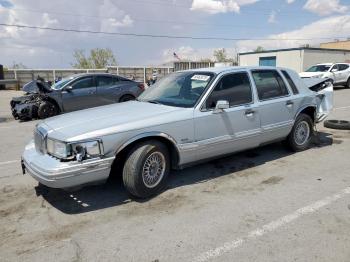  Salvage Lincoln Towncar