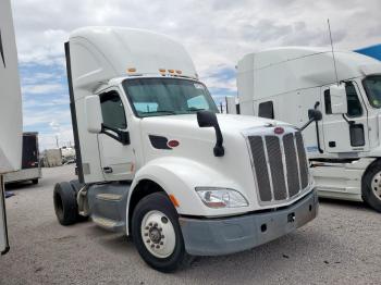  Salvage Peterbilt 579