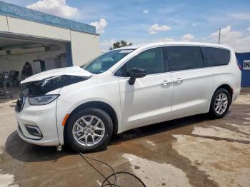  Salvage Chrysler Pacifica