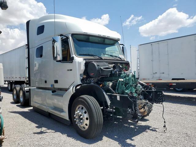  Salvage Volvo Vnl