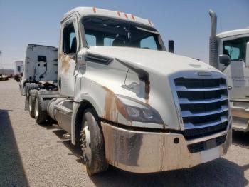  Salvage Freightliner Cascadia 1
