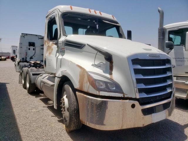 Salvage Freightliner Cascadia 1