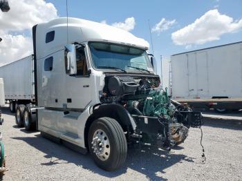  Salvage Volvo Vnl