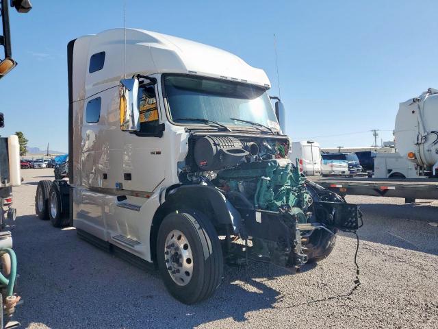 Salvage Volvo Vn