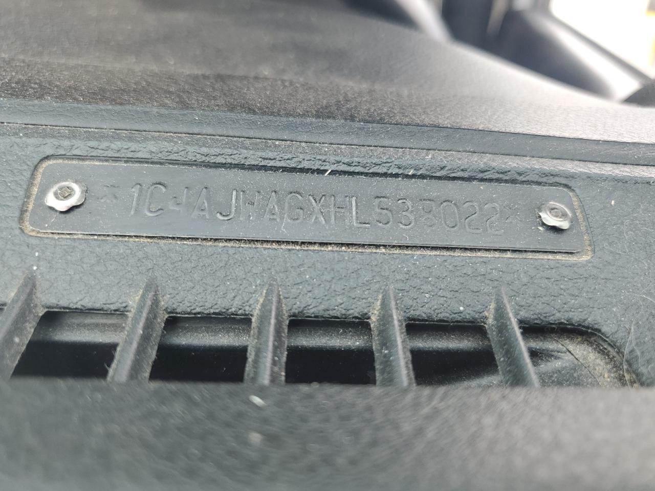 Jeep Wrangler Sport Image 12