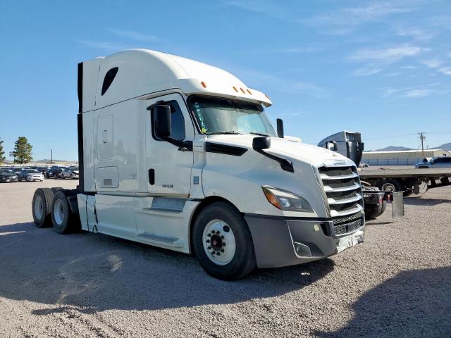  Salvage Freightliner Cascadia 1