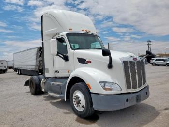 Salvage Peterbilt 579
