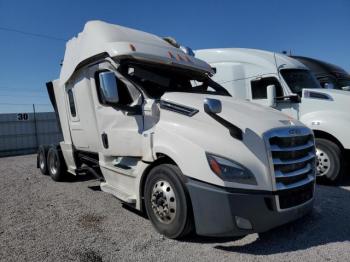  Salvage Freightliner Cascadia 1
