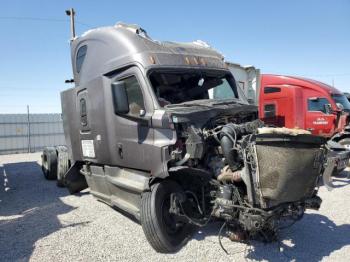  Salvage Freightliner Cascadia 1