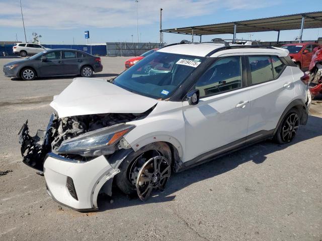  Salvage Nissan Kicks