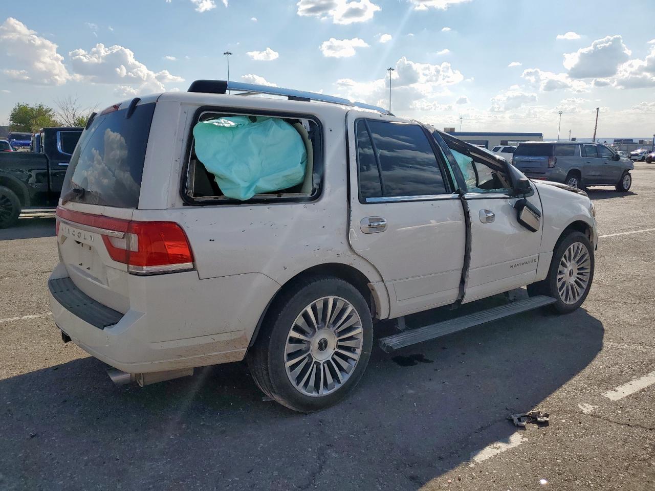 Lincoln Navigator Image 3