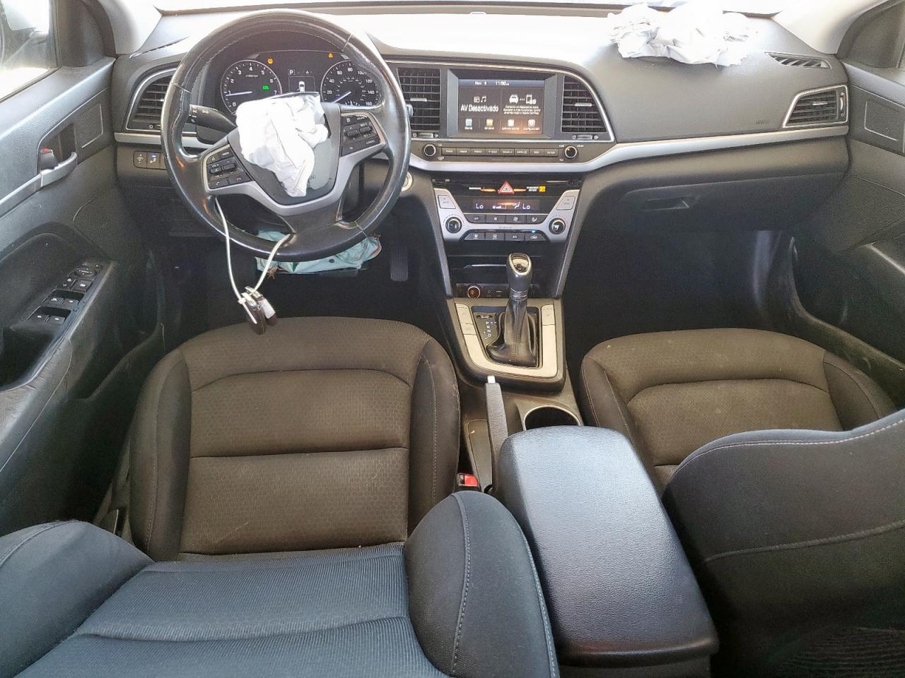 Hyundai ELANTRA Sel Image 2