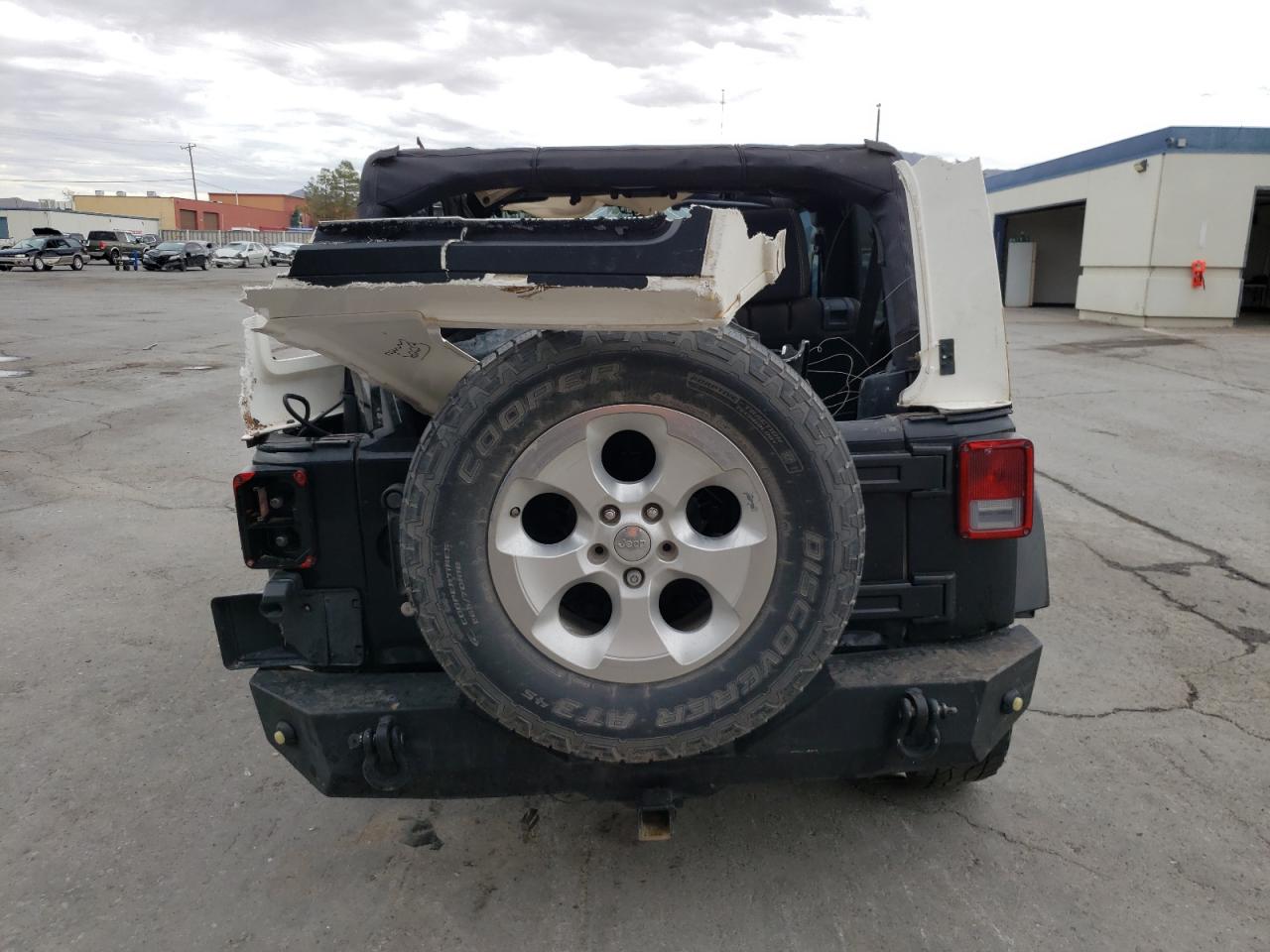 Jeep Wrangler Sahara Image 3