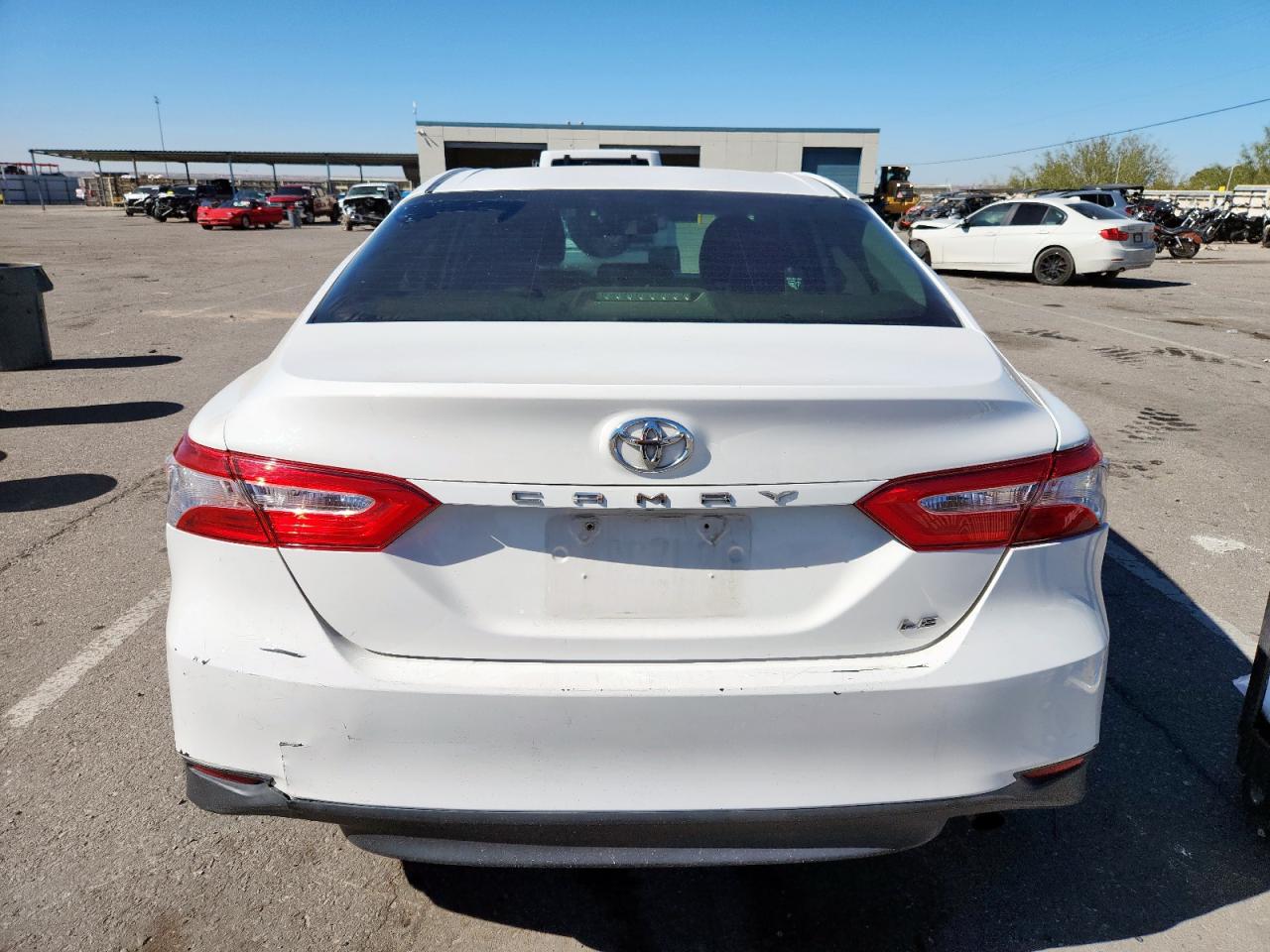 Toyota Camry L Image 7