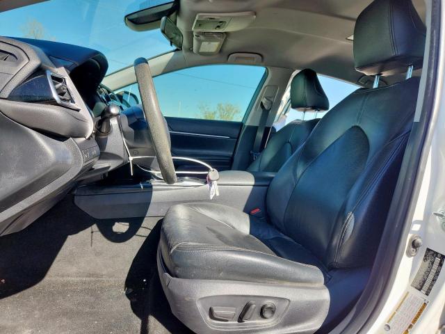 Toyota Camry L Image 2