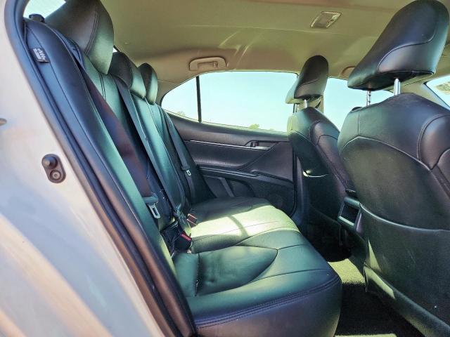 Toyota Camry L Image 8