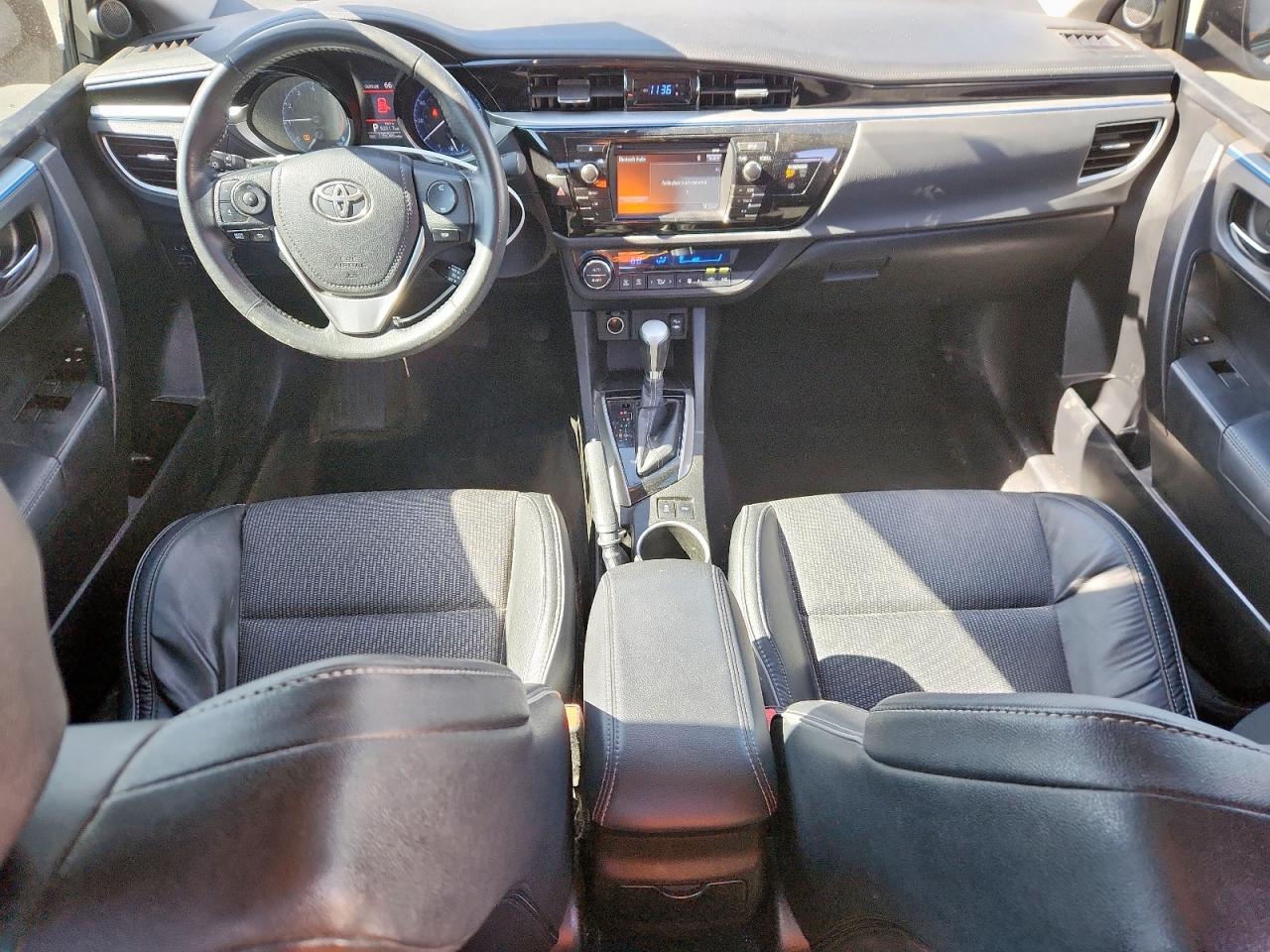 Toyota Corolla L Image 6