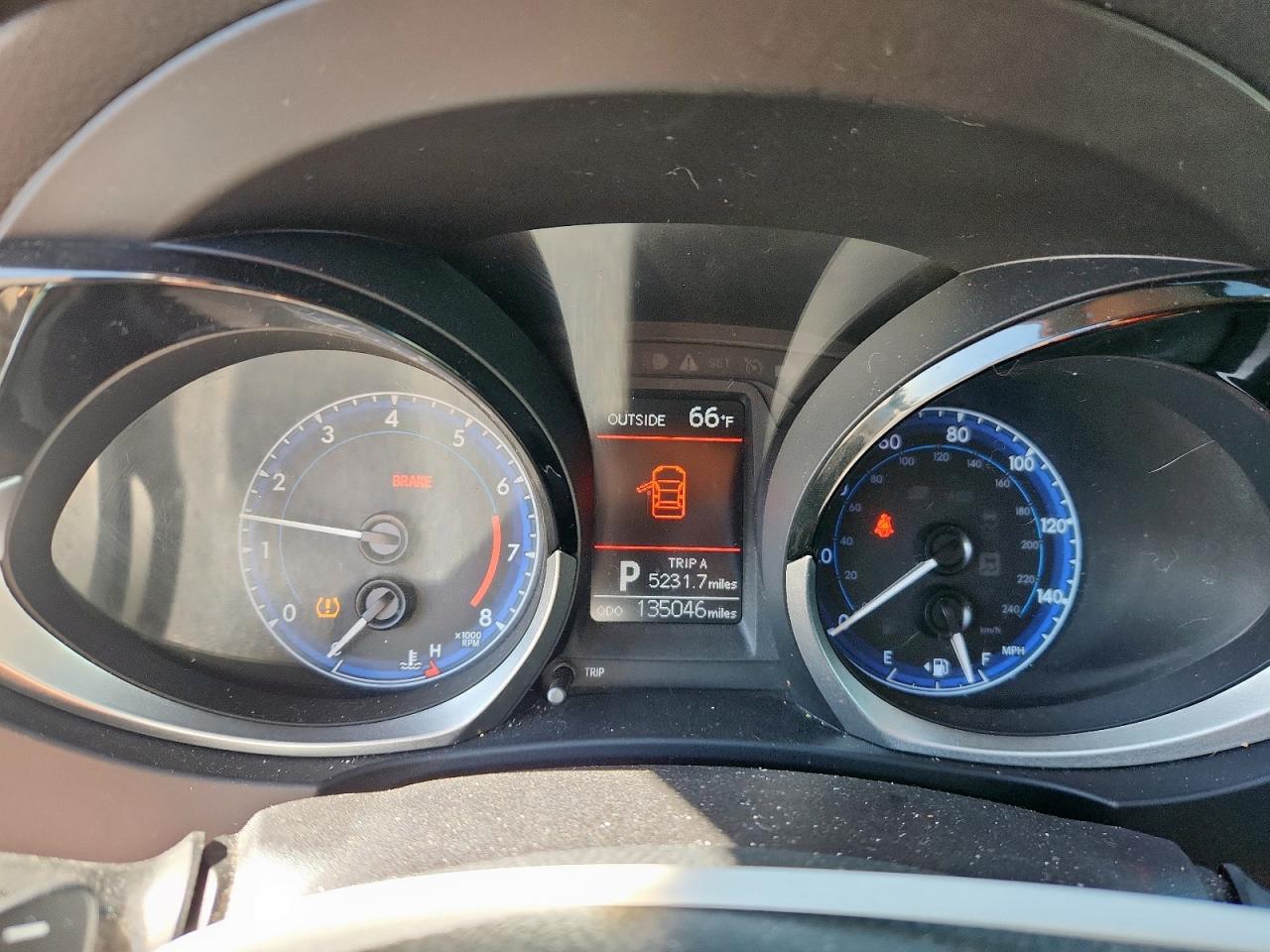 Toyota Corolla L Image 4