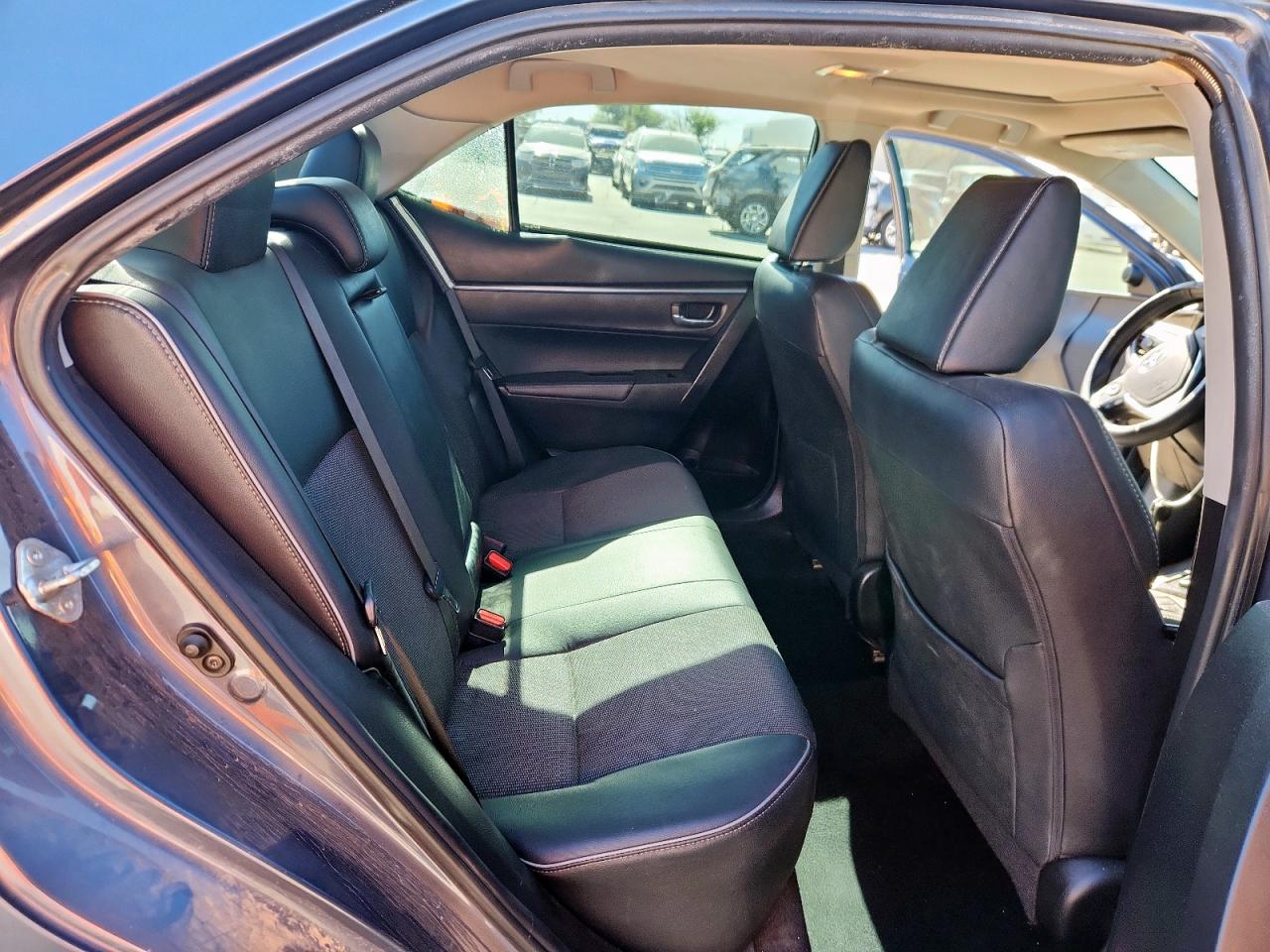 Toyota Corolla L Image 12