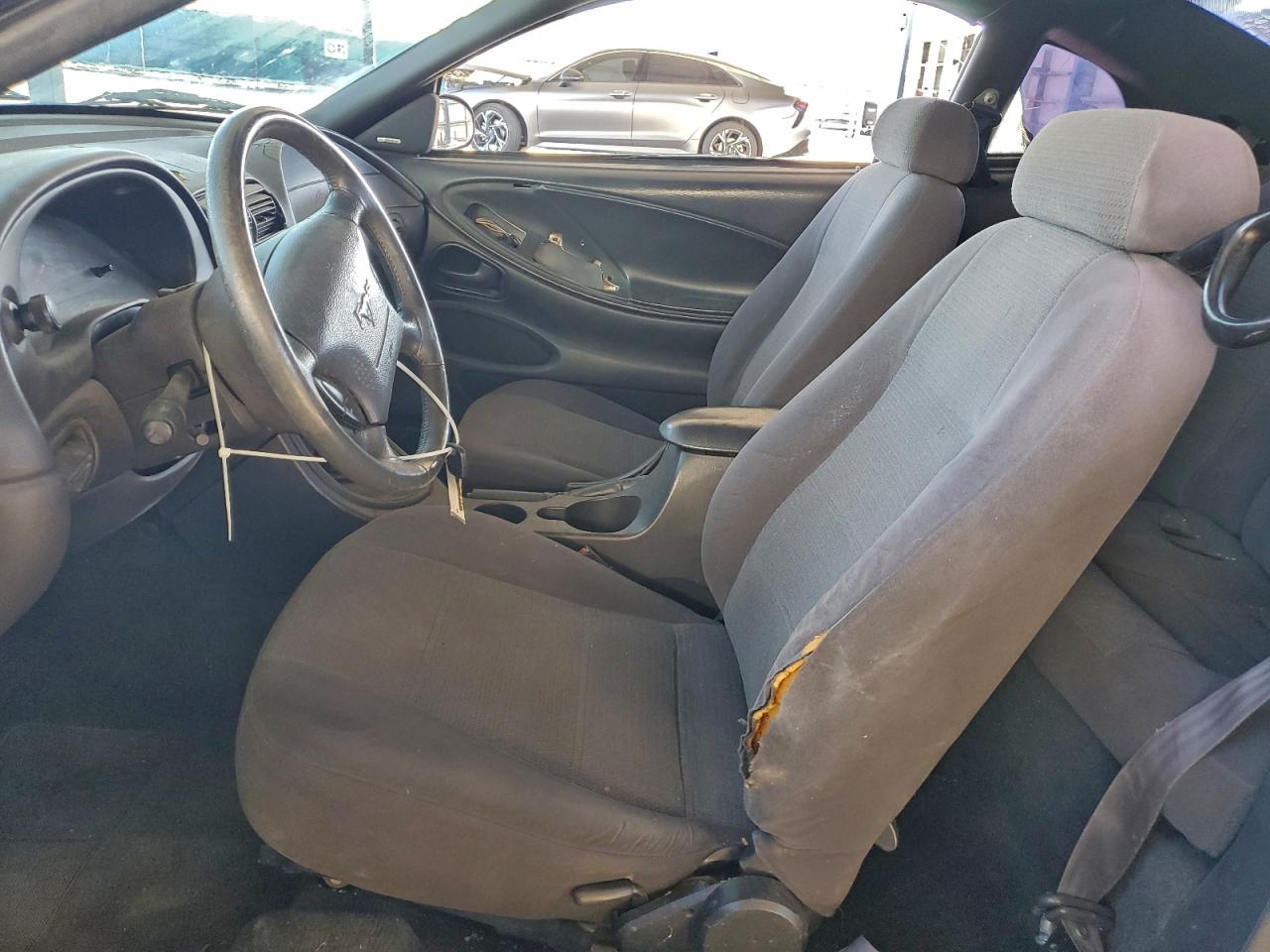 Ford Mustang Image 8