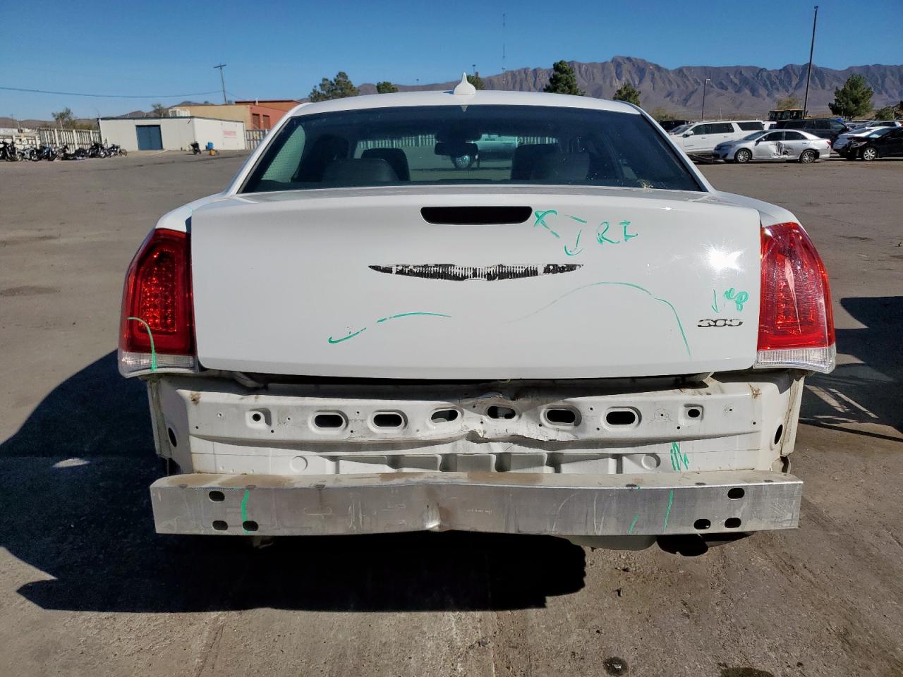 Chrysler 300 Limited Image 11